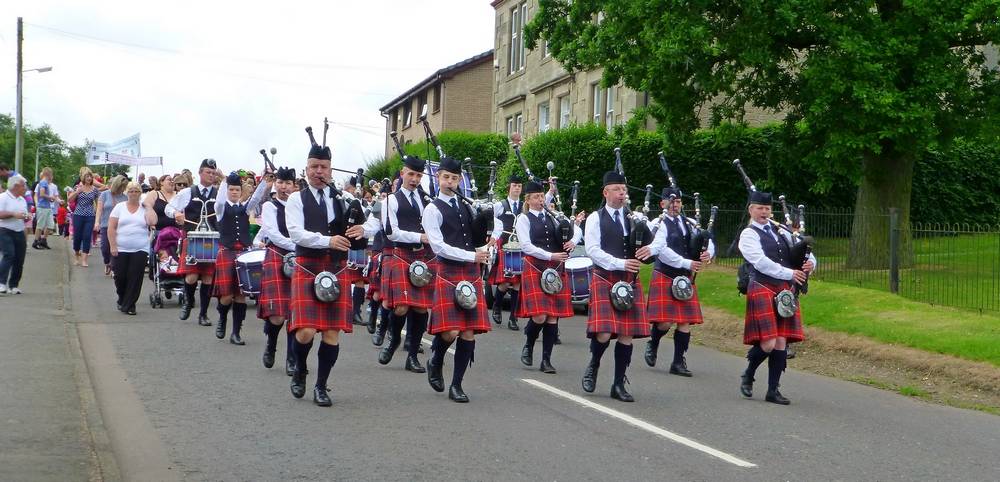 Coalburn IOR Pipe Band leading in Southfield Road 