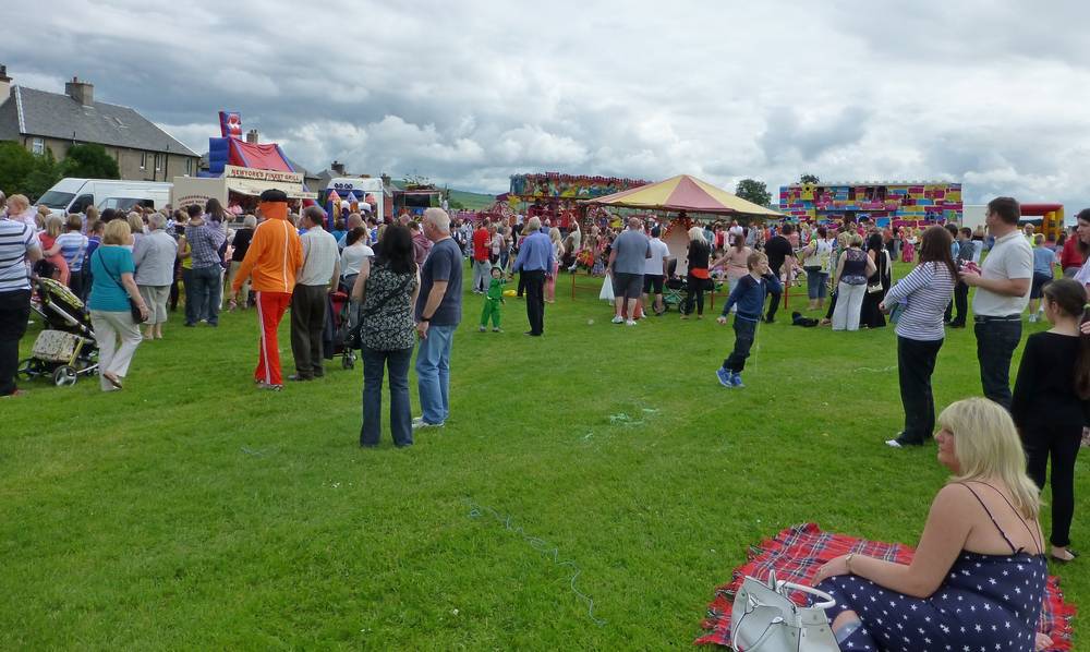 Large crowds in Lochanbank Park