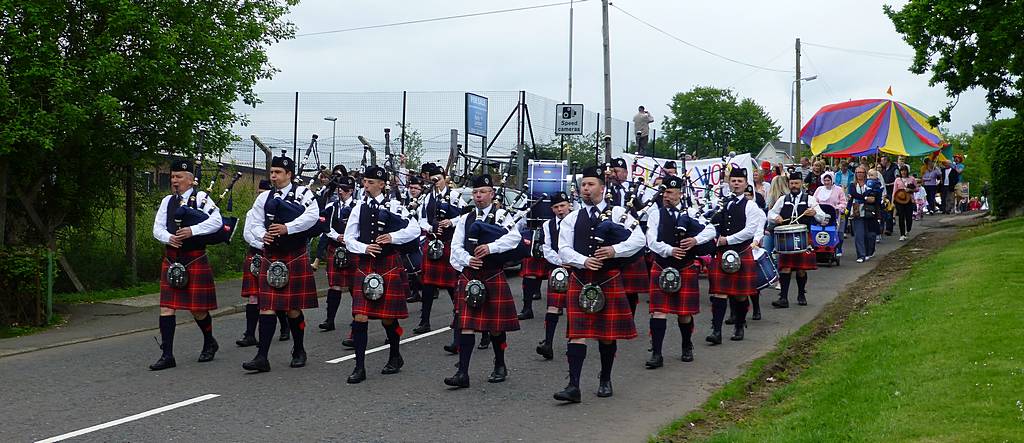 Coalburn IOR Pipe Band leading the procession.