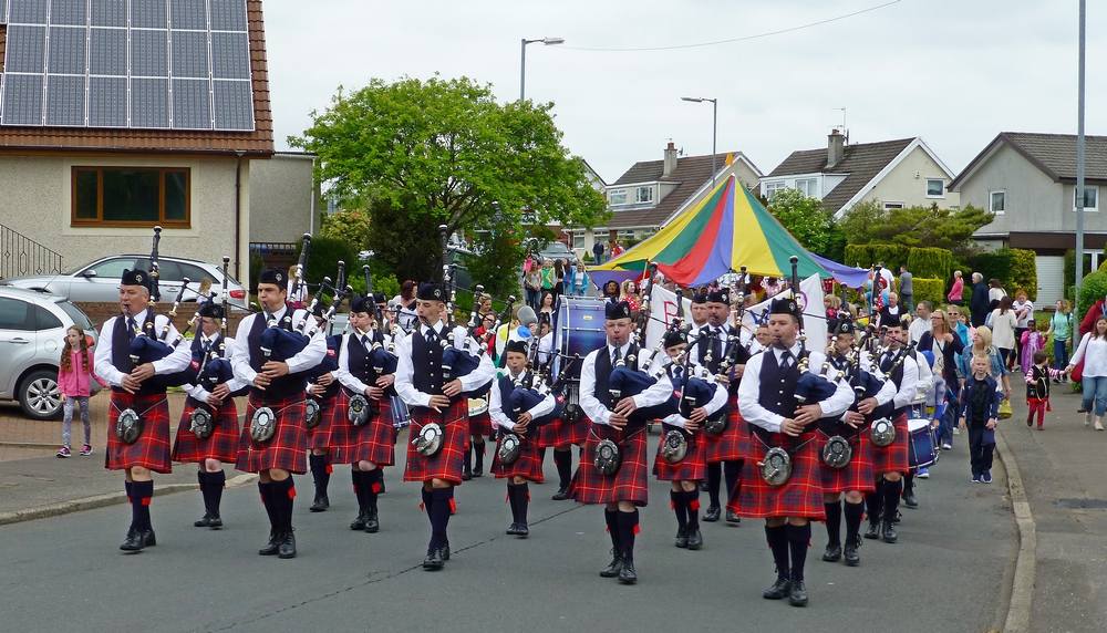 Coalburn IOR Pipe Band in Heathfield Drive