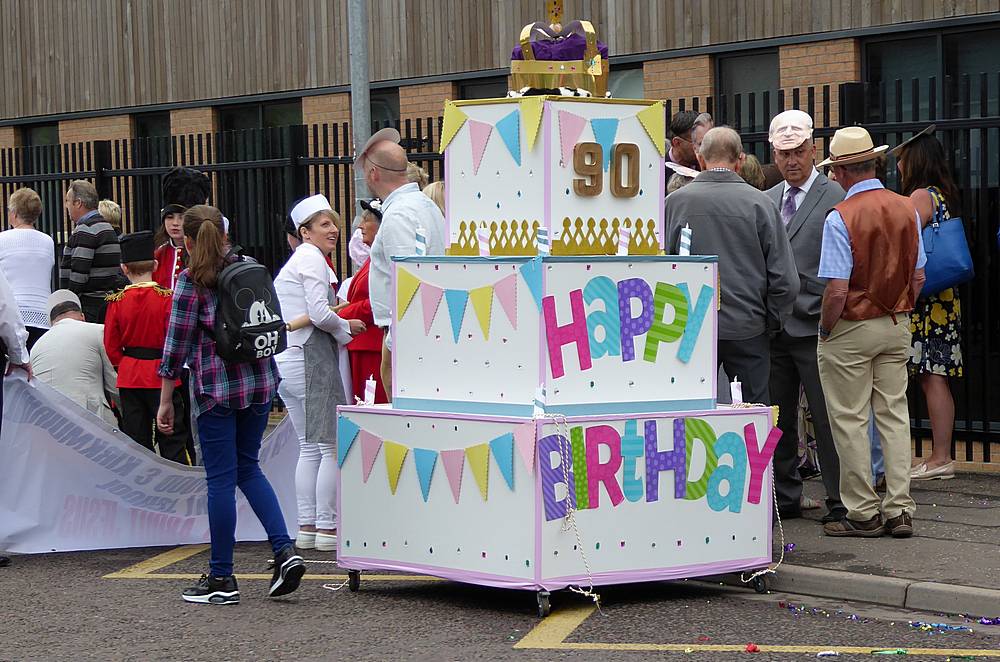 The Queen's 90th Birthday Cake - Version 2