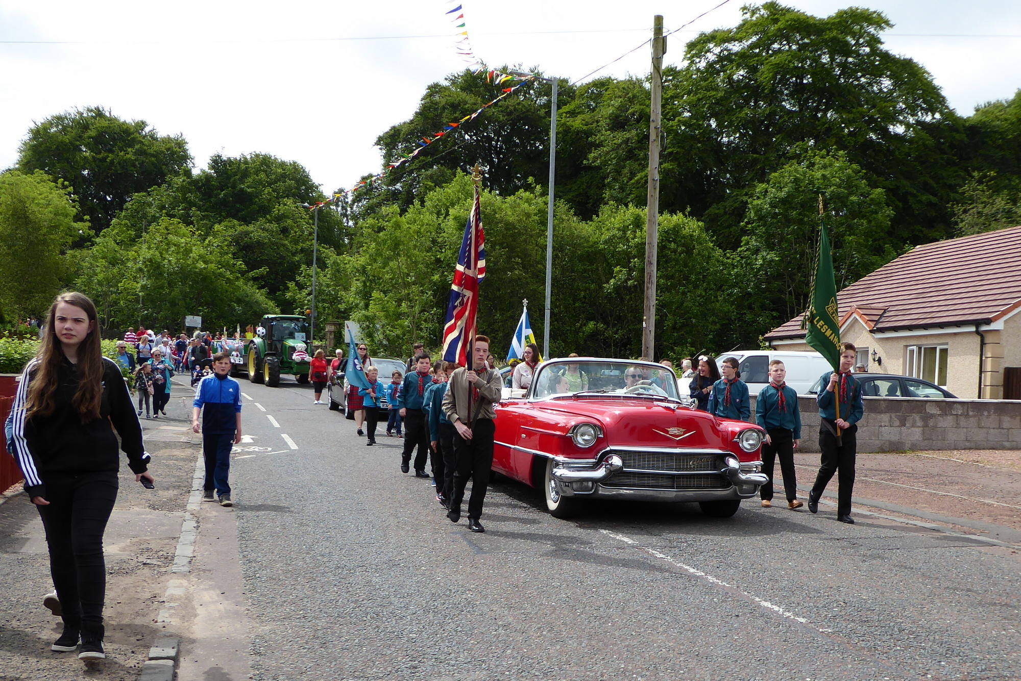 Scott Fairbairn's American convertible carrying the Tartan Queen and Princesses