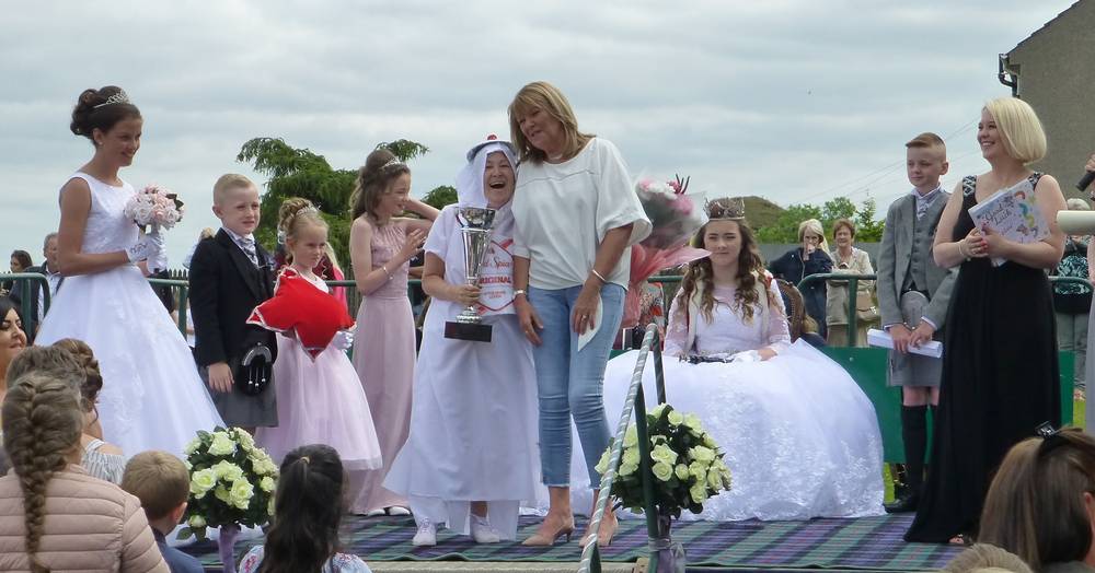 Presentation of Trophy to 'Old Spice' of the Spice Girls