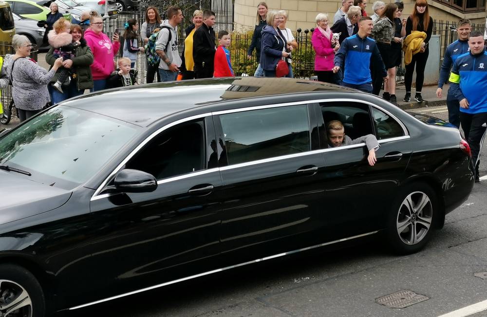 Limousine carrying the young clansmen