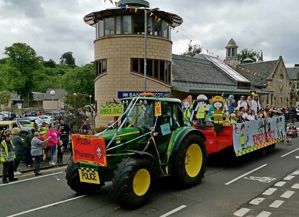 Milton Primary School with the Emergency Services