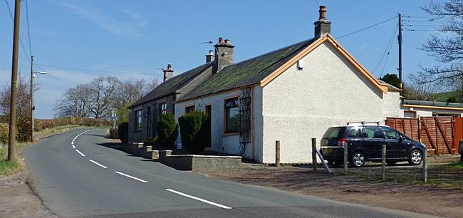 Cottages on road out to Lanark at Dillarburn