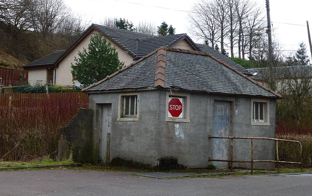 Public Conveniences in Middlemuir Road (now disused). March 2014.