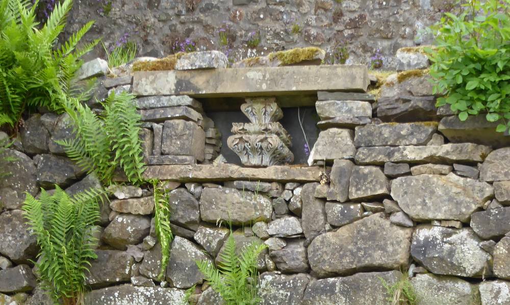 More detail in the stonework.