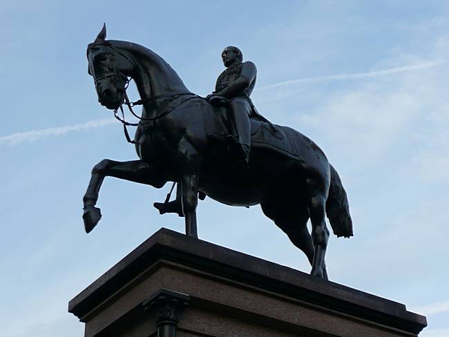 Statue at George Square