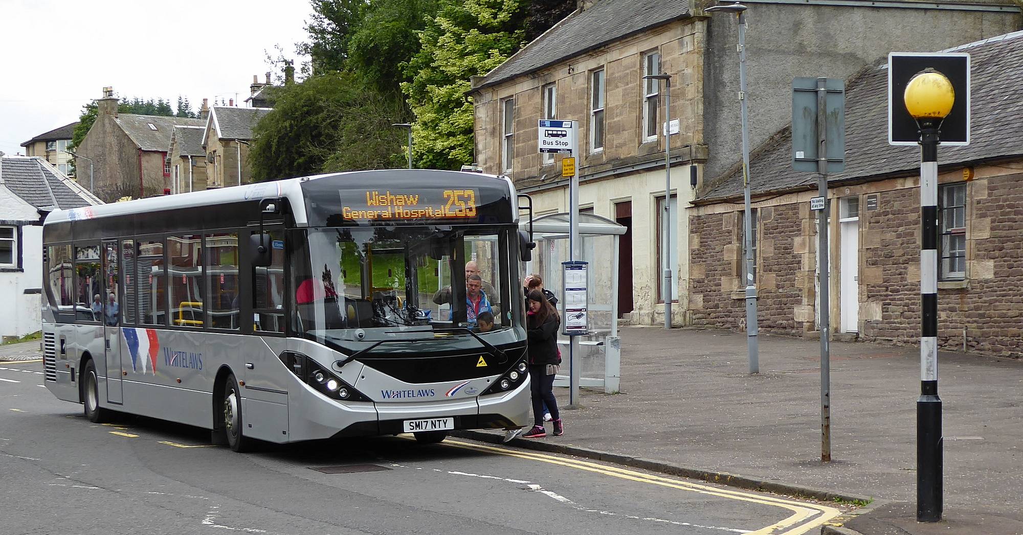 253 Coalburn bus at the Fountain