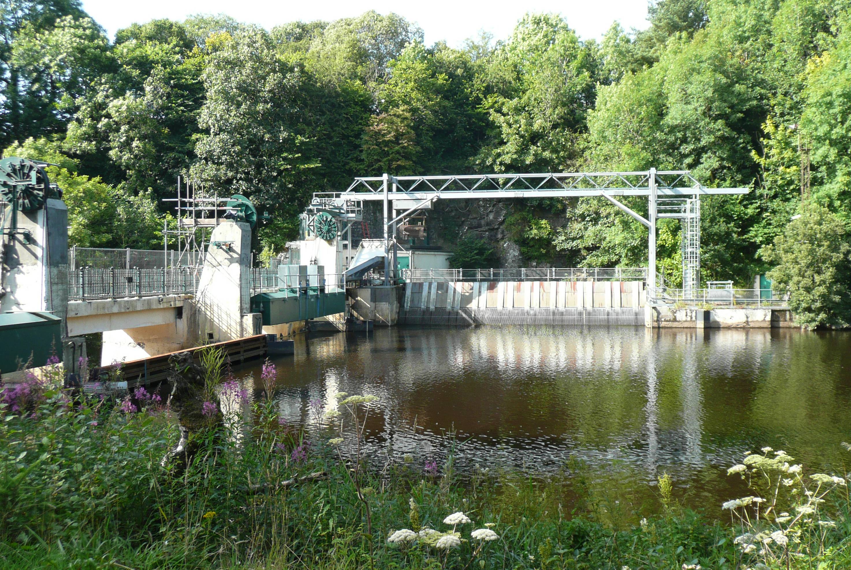 Stonebyres Weir - weir gates on left and coarse filtration plant straight ahead