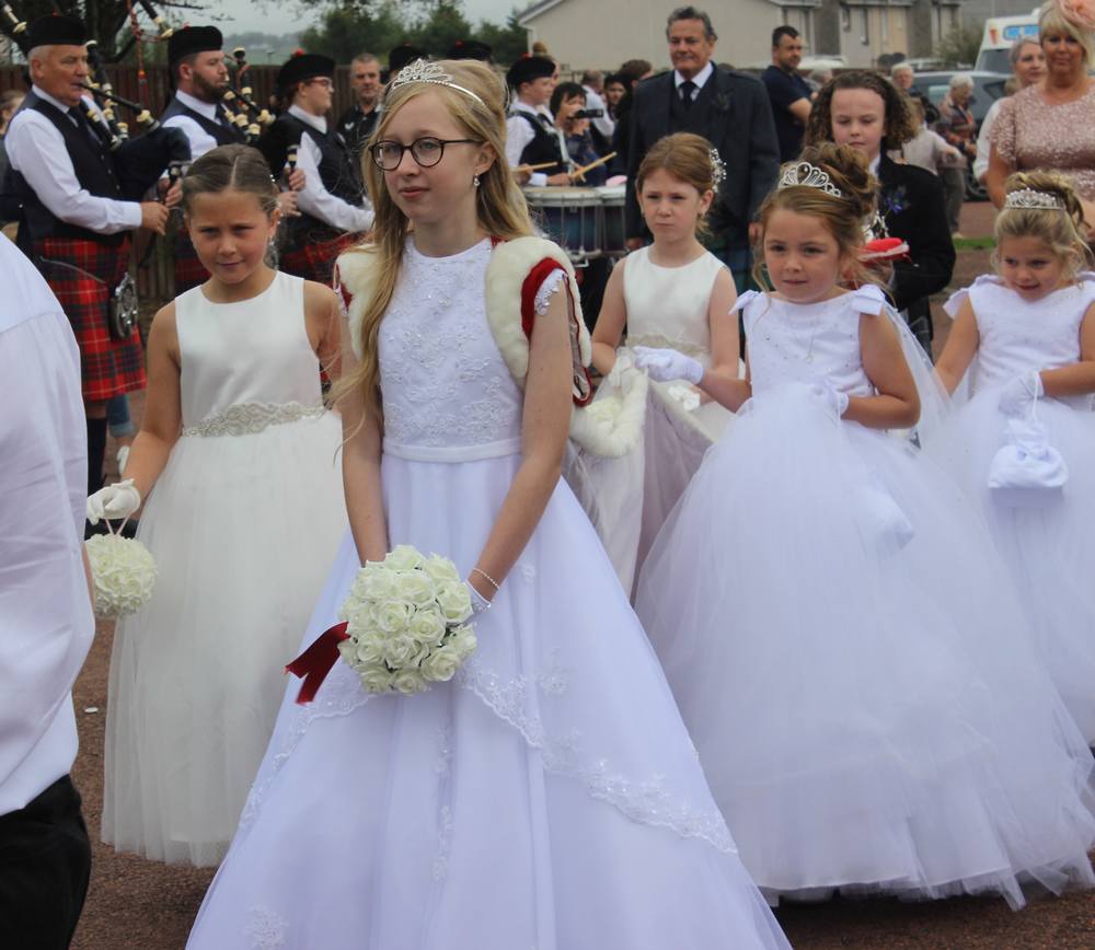  Gala Queen Mya and her train bearers