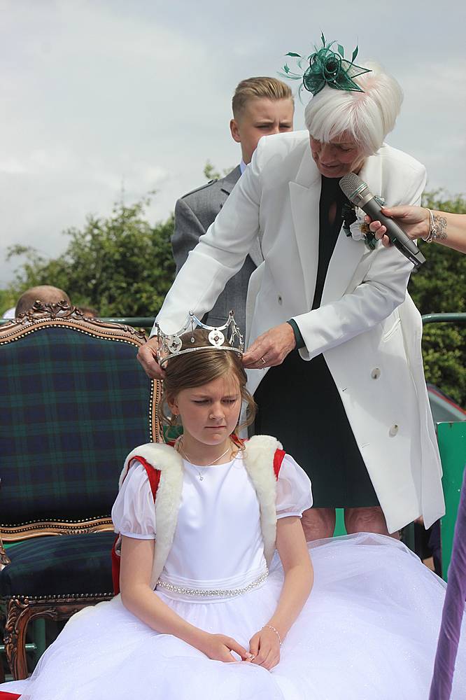 More of Crowning Ceremony