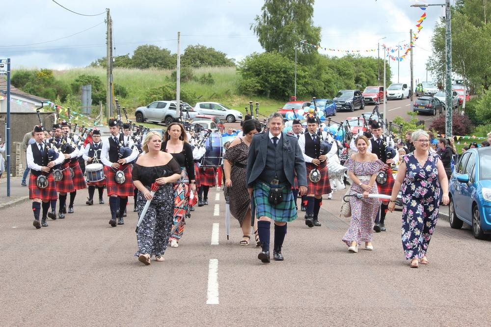 Organising Committee followed by Coalburn IOR Pipe Band