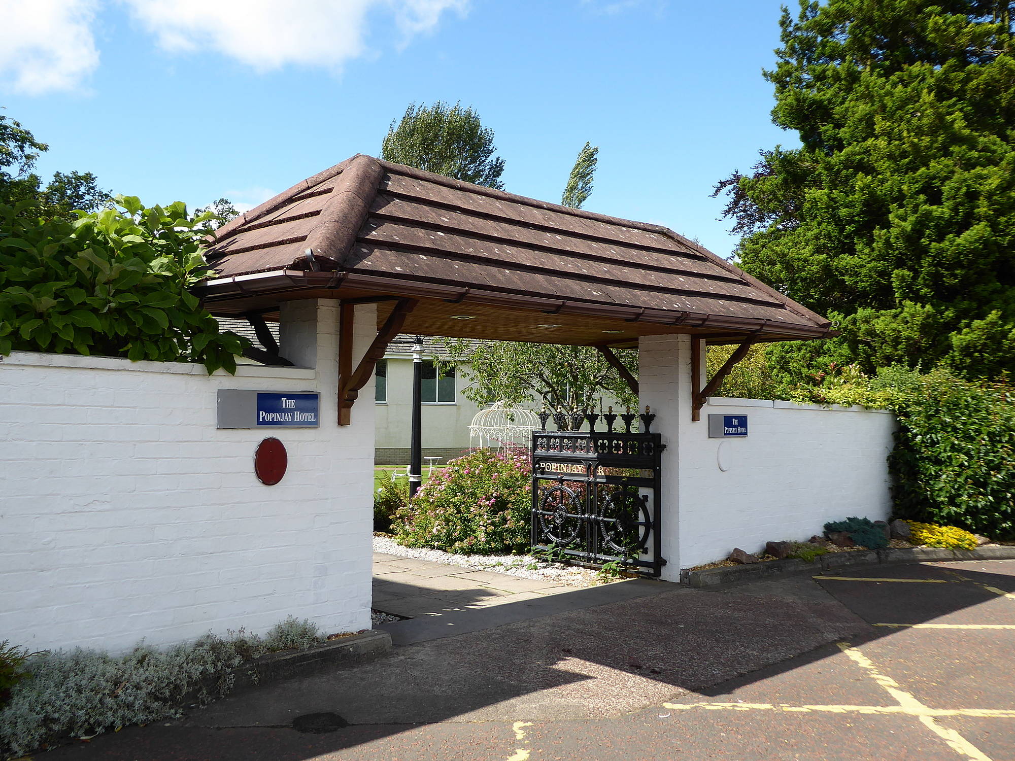 Entrance to the garden of the Popinjay Hotel, Rosebank