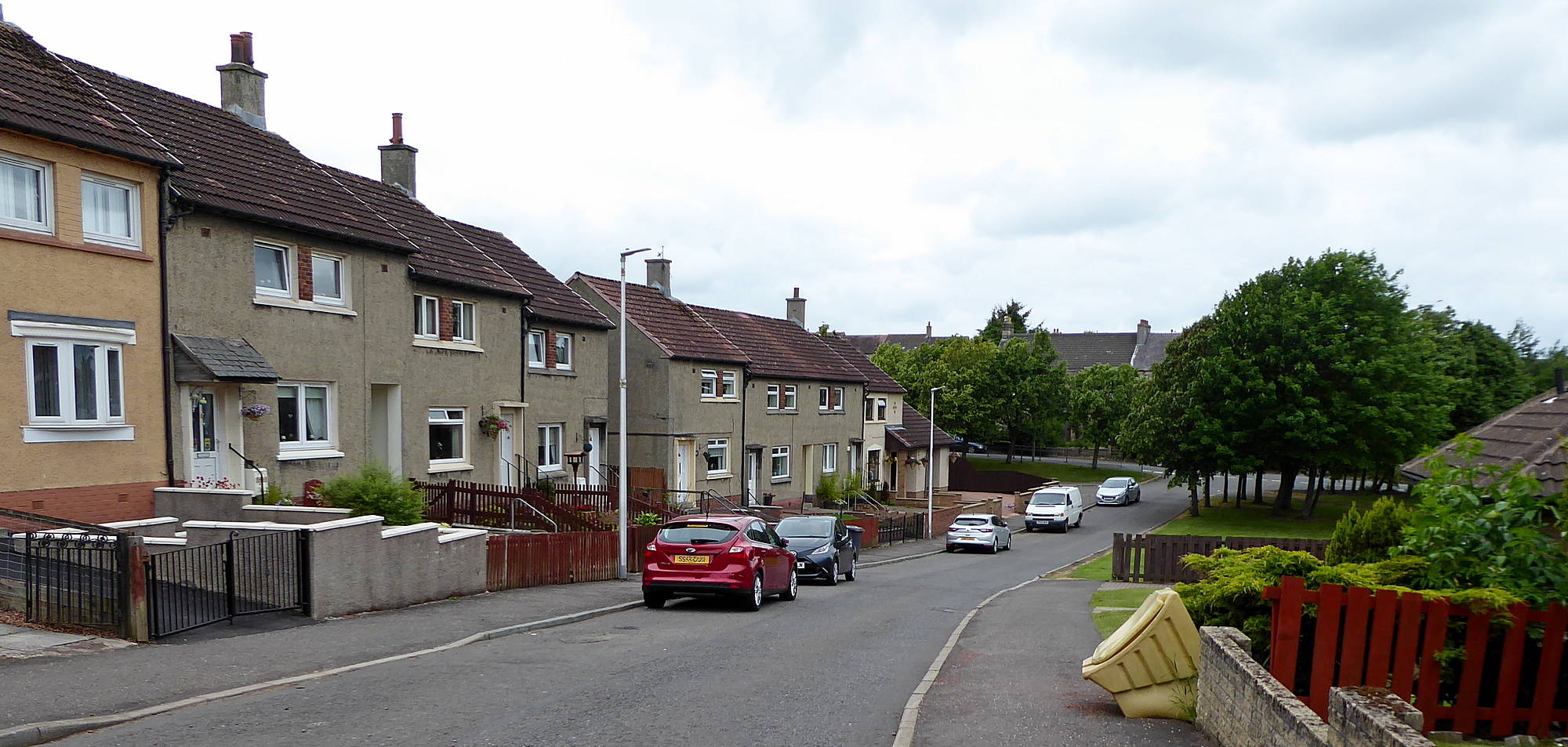 View back down Knoweknack Terrace towards Thornton Road