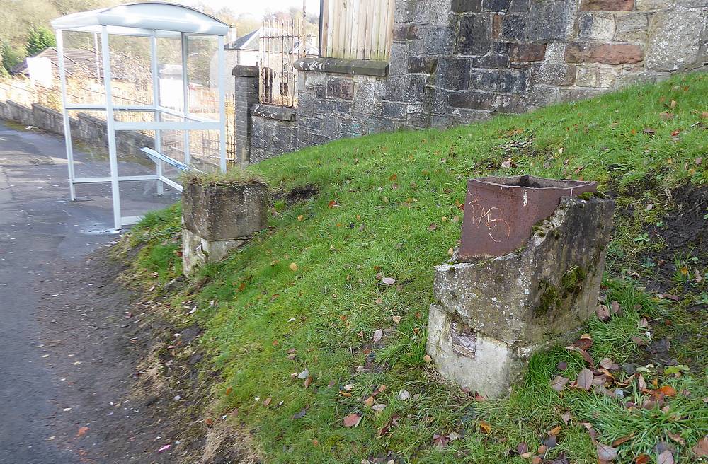 The base of the columns supporting the overbridge are still there.