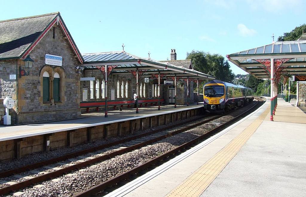 Grange-over-Sands Station. 184145 leaving for Barrow. Date 5th Sept 2007