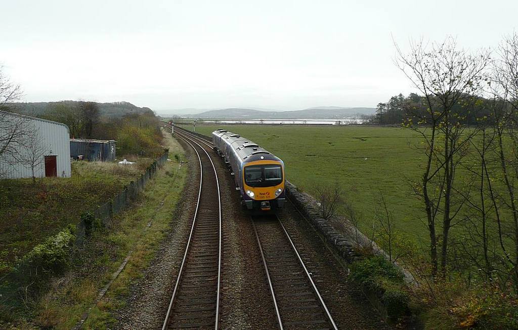 185121 approaching Grange-over-Sands station. Date 10th Nov 2009